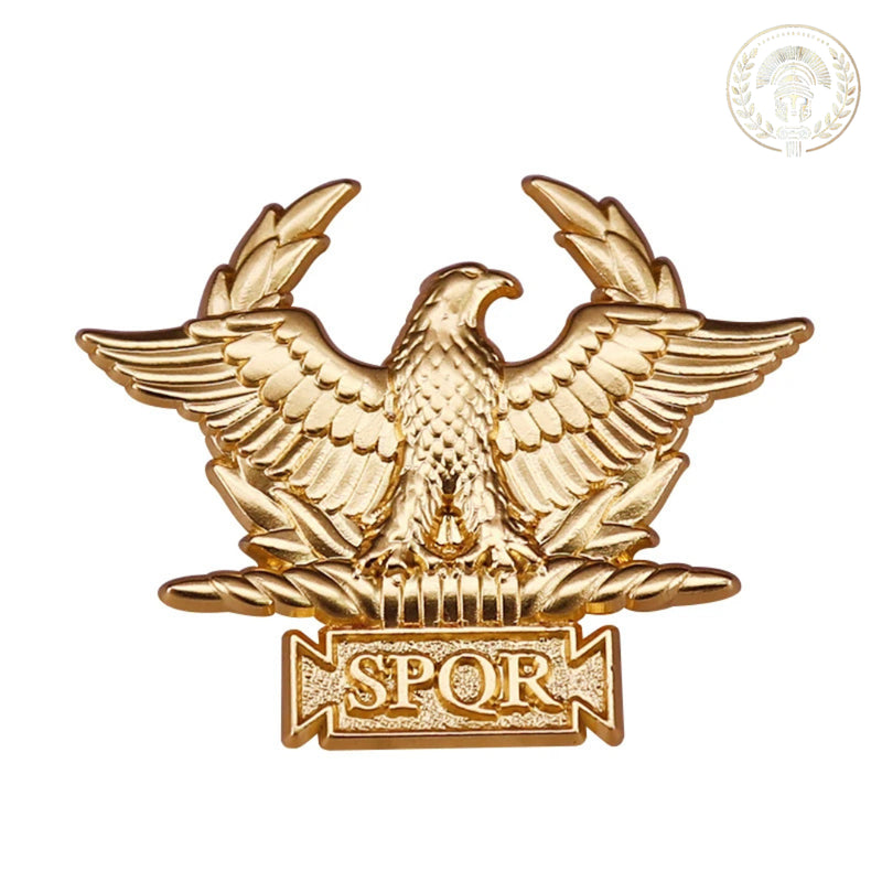 Broche Águia SPQR Dourado – O Símbolo Supremo de Roma em Seu Peito