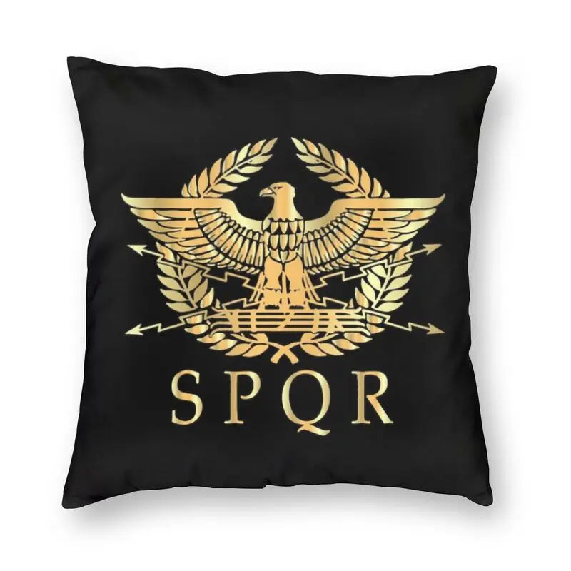 Capa de Almofada SPQR – O Luxo do Império em Cada Detalhe Decorativo