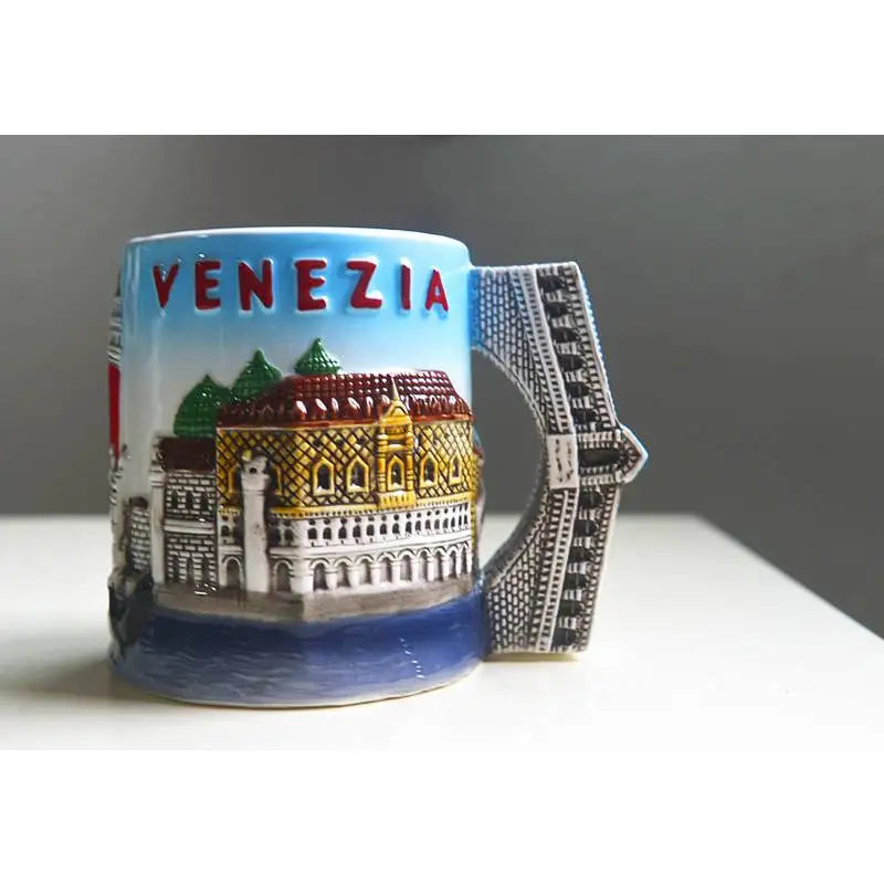 Caneca Cerâmica Torre de Pisa – Design Histórico com Elegância Italiana