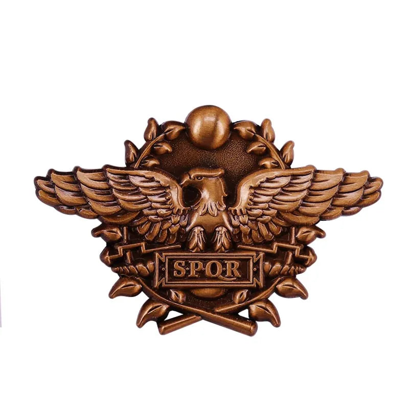 Broche Águia SPQR – O Símbolo Supremo de Roma no Seu Peito
