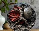 Placa Decorativa Redonda de Guerreiro Espartano em Metal – 20x20 cm, Estilo Clássico - imagem do produto