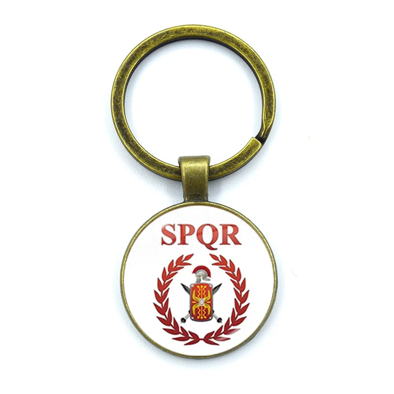 Pingente SPQR Roma Antiga – Carregue o Símbolo de um Império no Bolso