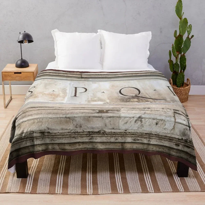 Cobertor SPQR em Flanela – O Legado de Roma em Cada Fio
