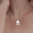 Colar Pingente Capacete Romano – Força, Estilo e História no Peito